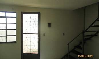 Imagem 2: Penha- casa de fundos de 2 quartos