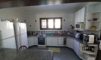 Imagem 3: Residência com 5 dormitórios, mobiliada , em ótima localização a poucas quadras do mar em