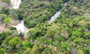 Imagem: Sítio Curupira - Natureza com rio e córrego