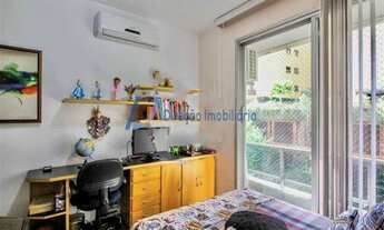 Imagem 3: Lagoa - Sacopã - Apto reformado - Varanda - 3 quartos (1 suíte) - Cozinha planejada - Depe