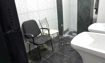 Imagem 7: Galpão/Depósito/Armazém para aluguel possui 630 metros quadrados com 4 salas e vestiarios