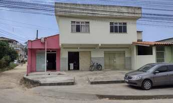 Imagem 2: Prédio composto por: 03 Lojas com Banheiros e um Apartamento composto por, 02 Quartos, 02