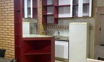 Imagem 5: Apto mobiliado de 01 dormitório de casal com sacada, bwc completo, sala com mesa com cadei