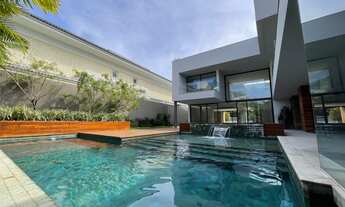 Imagem: Casa alto padrão disponível para venda