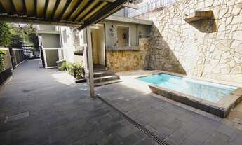 Imagem 2: Sobrado para venda possui 260 metros quadrados com 3 quartos em Marapé - Santos - SP