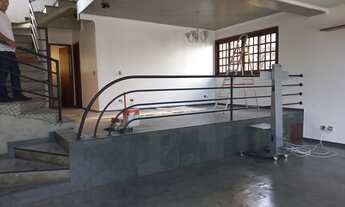 Imagem 3: Casa de condomínio para aluguel possui 380 metros quadrados com 4 quartos