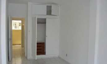 Imagem 5: Kitinete, centro, piso frio, 4o. andar de frente, sem garagem, perto de tudo