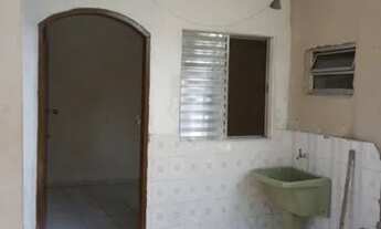 Imagem: Quarto na Guilhermina com água e luz incluso