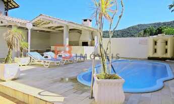 Imagem 3: Aluguel de Temporada - Casa com piscina 4 dormitórios na praia de Mariscal Bombinhas - SC