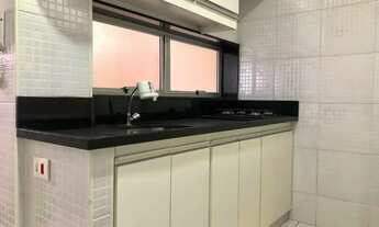 Imagem 3: Apartamento dois quartos sendo um suíte todo reformado na Mariz e Barros coladinho no metr