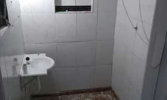 Imagem: Aluga-se uma casa com 2 cômodos grande