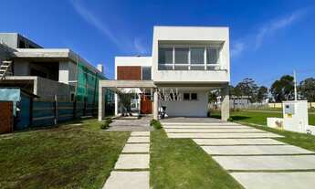 Imagem 3: Casa com 03 suítes em localização privilegiada dentro do Ponta da Figueira!