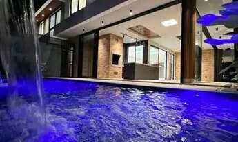 Imagem 2: Exuberante Duplex no Renaissance. 480m2. 5 suítes. piscina, Energia Solar. Rua Principal