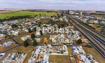 Imagem 4: Terreno de 360 m² no Condomínio Village La Montagne, Localização Privilegiada e Lazer Comp