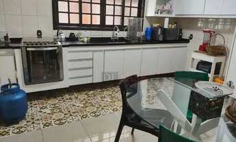 Imagem 5: Sobrado + Edícula / 3 dormitórios (1 suíte) / Varanda / Quintal / Área Gourmet / 2 vagas c