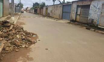 Imagem 2: Casa em rua tranquila, próximo a comércios