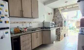 Imagem 7: Casa em Porto Alegre, no bairro Guarujá, com 2 dormitório(s), e 2 banheiros, à v