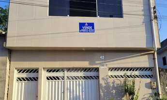 Imagem: Casa com primeiro andar no bairro da Santa