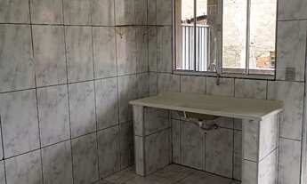 Imagem 2: Sobrado de 2 cômodos grandes com área de serviço individual com portão