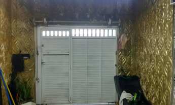 Imagem 3: Vendo uma casa com um prédio no fundo