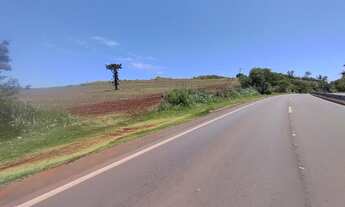 Imagem: Sítio de 18,36 hectares (8 alq.) de frente