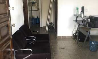 Imagem 2: Casa para venda possui 150 metros quadrados com 5 quartos em Centro - Maceió - AL