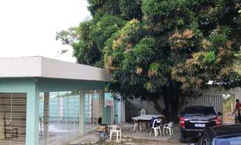 Imagem 3: Casa para venda tem 450 metros quadrados com 5 quartos