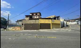 Imagem 4: Casa para aluguel e venda possui 450 metros quadrados com 6 quartos