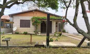 Imagem 2: Residencia em alvenaria medindo 112m² com ótima localização a poucas quadras do mar em Imb