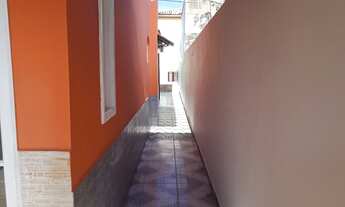 Imagem 5: Casa para venda possui 180m2 com 2 quartos com suítes, piscina, sauna e 2 vagas de garag