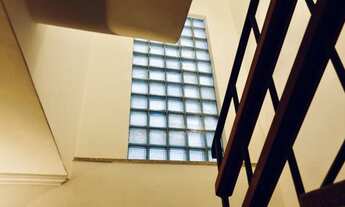 Imagem 5: Oportunidade - Sobrado em excelente estado, reformado, com 239m2, no Sumaré. Rua pacata