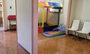 Imagem 4: Casa com piscina, 4 dorm e garagem para 5 carros