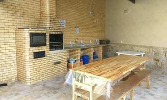 Imagem 2: Vende-se uma casa, estilo Triplex - Mobiliada - à 6 quadras da praia do Peró