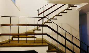 Imagem 6: Oportunidade - Sobrado em excelente estado, reformado, com 239m2, no Sumaré. Rua pacata