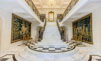 Imagem 4: Seja Bem-vindo à Mansão Saint Mary s. Imóvel de alto luxo localizado em rua tranquila, com