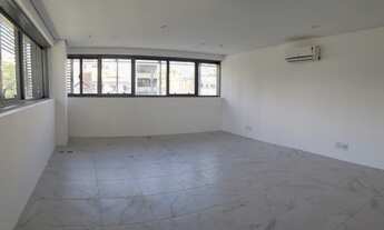 Imagem 2: Sala no TREND 24 para aluguel, 55m com piso, splits e 1 vaga. Excelente localização