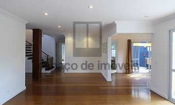 Imagem 3: Casa em estilo inglês em condominio fechado com lindo paisagismo