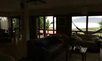 Imagem 2: Casa em condomínio fechado com piscina e vista para lagoa