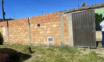 Imagem 5: Terreno murado com construção alcobaça