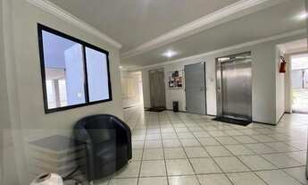 Imagem 2: Apartamento com almplos quartos, cozinha com armários projetados, hall de entrada e guari