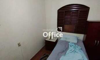 Imagem 4: Casa com 3 dormitórios à venda, 180 m² por R$ 250.000,00 - Jardim Bom Clima - Anápolis/GO