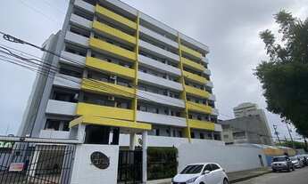 Imagem 5: Apartamento com almplos quartos, cozinha com armários projetados, hall de entrada e guari