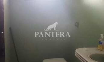 Imagem 3: Sobrado amplo com instalação de placas para energia solar