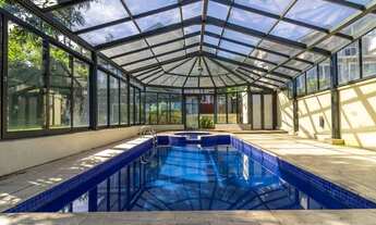 Imagem 3: Casa de condomínio para venda tem 852 metros quadrados com 6 quartos