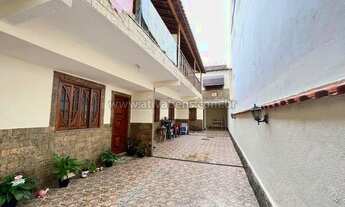 Imagem 3: Encantadora Casa Duplex de Vila no Largo do Bicão: Excelente Localização, Espaços Amplos e