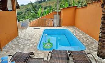 Imagem: Casa com amplo quintal e piscina em Itacuruçá