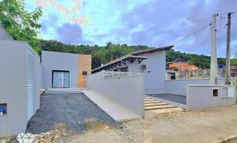 Imagem: Casa com ponto comercial em Bombas