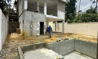 Imagem 2: Casa Triplex no Alphaville 4/ 03 Suítes com Closet/ + Escritorio/ Piscina adulto/infantil