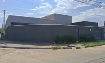 Imagem: Casa com três quartos sendo uma suíte