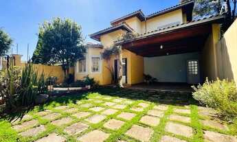 Imagem 3: Uma casa acolhedora, projetada para oferecer conforto com ambientes espaçosos e bem distri